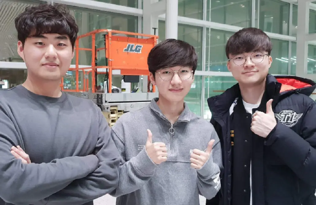 JackeyLove爆冷击败SKT,败北引爆全场!