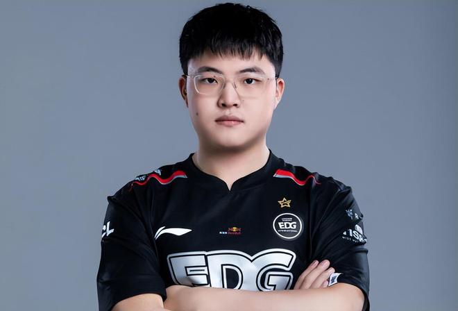 Uzi连续十五场比赛得分超过赛况扑朔迷离,SKT挑战极限!(uzi最新比赛视频回放)