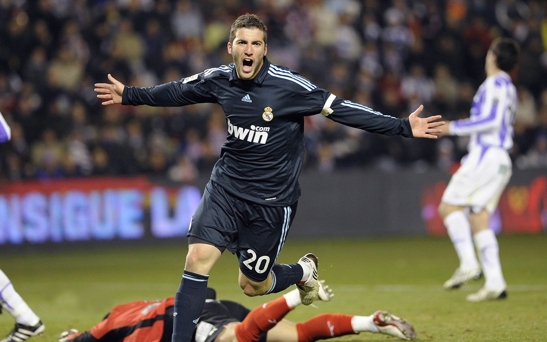 开云体育官方app-法甲最新形势：休斯顿火箭高居榜首，皇家马德里强势追赶，冠军归属成迷